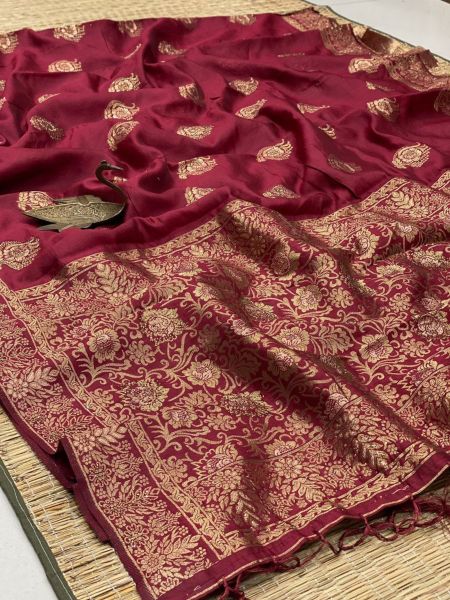 Beautiful Soft Silk Saree With Zari Weaving  