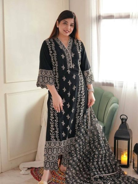 Black Color Faux Georgette Embroidery Work  Suits  