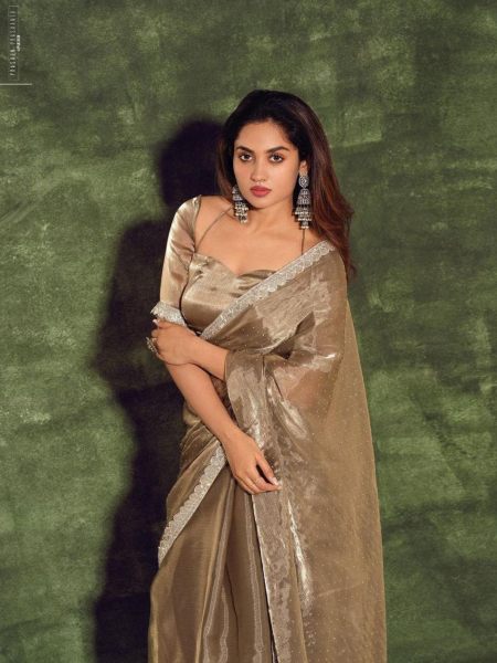  Soft Burberry Jimmy Chuu Saree With HandWork Lace Border  Bollywood Fancy Sarees Wholesale