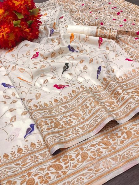 Soft Silk Saree With Beautifull Zari Weaving  
