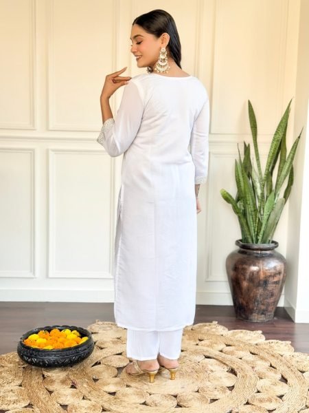 Beautiful White Chanderi In Embroidery work with Tebby Naylon Dupatta 3 Piece Kurti Set