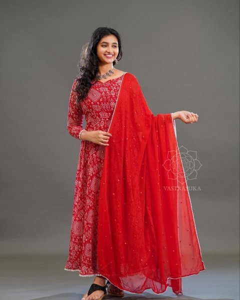 Beautifull Fox Georgette Gown With Dupatta Kurti With Dupatta Wholesale