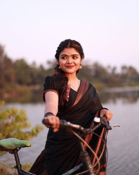 Black Banarasi Soft Silk Saree  Banarasi Saree Wholesale