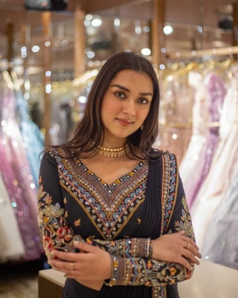 Black Color Georgete Heavy Embroidery Work Saree Georgette Sarees Wholesale