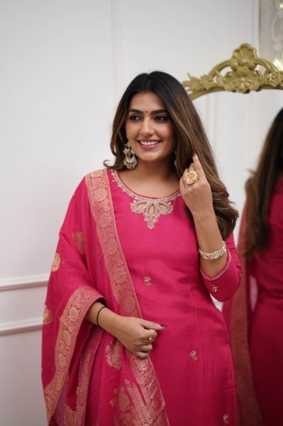 Bold Ethnic Wear | Chanderi Embroidered Suit with Jacquard Dupatta 3 Piece Kurti Set