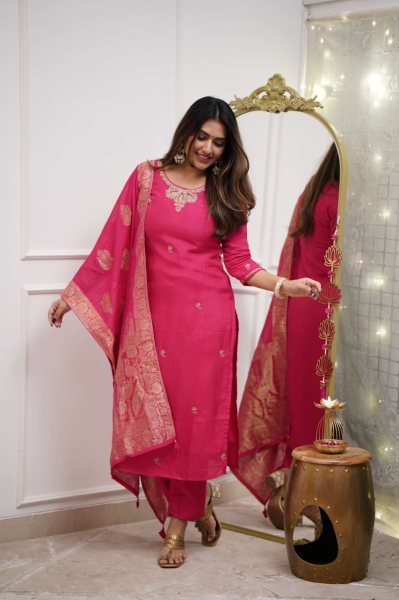 Bold Ethnic Wear | Chanderi Embroidered Suit with Jacquard Dupatta 3 Piece Kurti Set