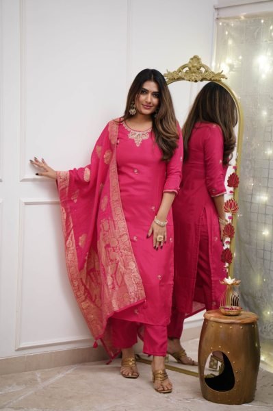 Bold Ethnic Wear | Chanderi Embroidered Suit with Jacquard Dupatta 3 Piece Kurti Set