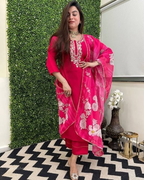 Chic crafted Viscose Chanderi Kurti Set with Printed Tebby Silk Dupatta at Manufacturer Rate  Straight Cut Long Kurtis