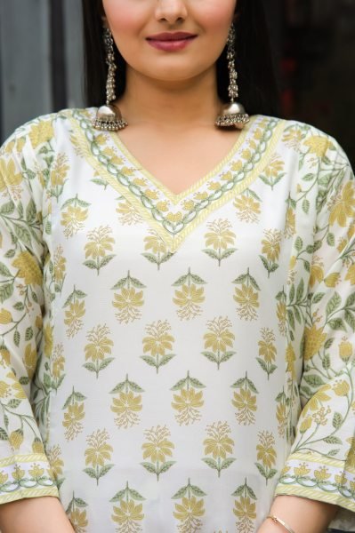Beautiful  Ethnic Muslin Cotton Ensemble   Comfortable   Stylish Festive Wear 3 Piece Kurti Set