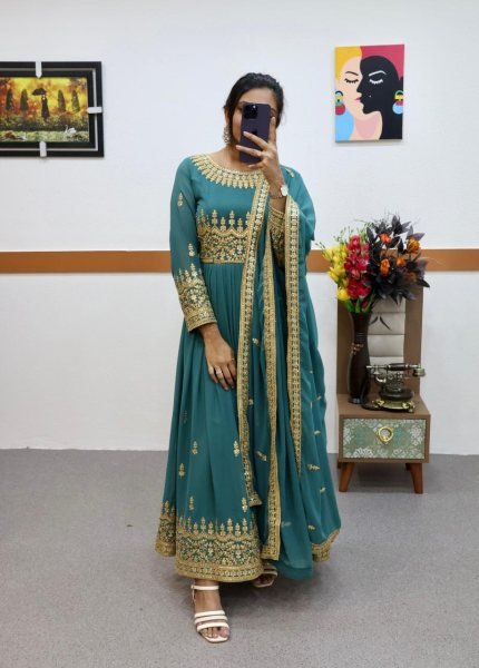 Designer Fox Georgette Gown With Dupatta Kurti With Dupatta Wholesale