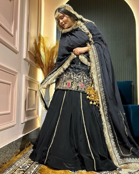 Designer Ready to Wear Suit Set Crepe Silk Fabric Thread Embroidery    Beadwork Wholesale Wedding Collection Ready To Wear Collection