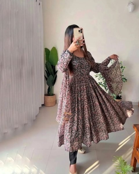 Digital Printed Fox Georgette Gown With Dupatta Kurti With Dupatta Wholesale