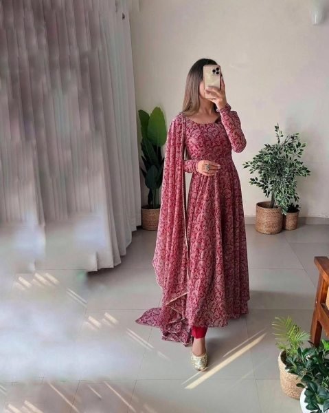 Digital Printed Fox Georgette Gown With Dupatta Kurti With Dupatta Wholesale