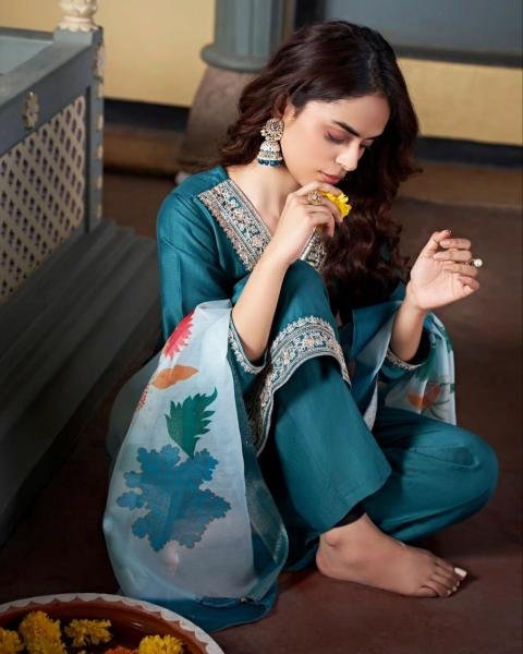 Dipali Embroidered Viscose Chanderi Straight Kurta with Jacquard Dupatta For Woman 3 Piece Kurti Set