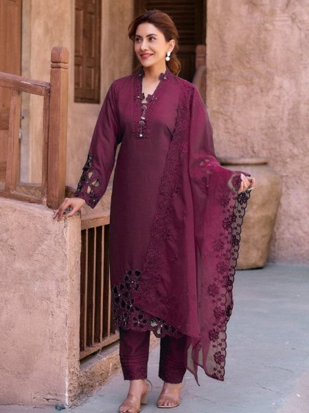 Royal Export Women Elegant Kurta Set with Crystal Viscose Intricate Embroidery Cut Work Embroidery Suits Wholesale