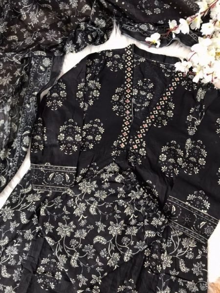 Full heavy Beautiful Print Kurti Pant With Dupatta  3 Piece Kurti Set