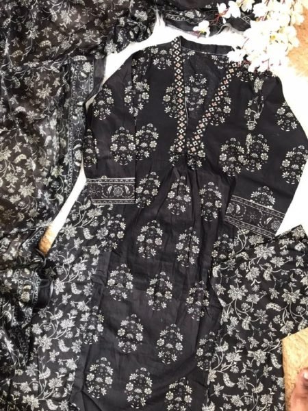 Full heavy Beautiful Print Kurti Pant With Dupatta  3 Piece Kurti Set