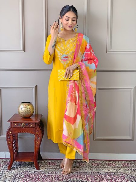 Gorgeous Women Embroidered Viscose kurta pant dupatta set 3 Piece Kurti Set