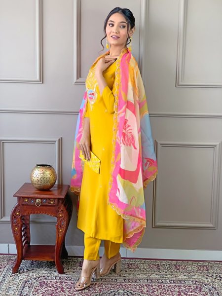 Gorgeous Women Embroidered Viscose kurta pant dupatta set 3 Piece Kurti Set