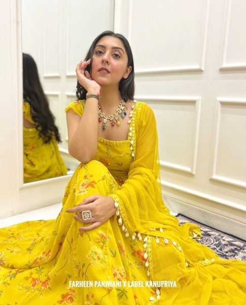 Gown Style Haldi Dress Bollywood Designer Gown   Dupatta Kurti With Dupatta Wholesale