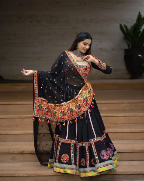 HEAVY BUTTER SILK NAVRATRI LEHENGA CHOLI Navratri Lehnega Choli