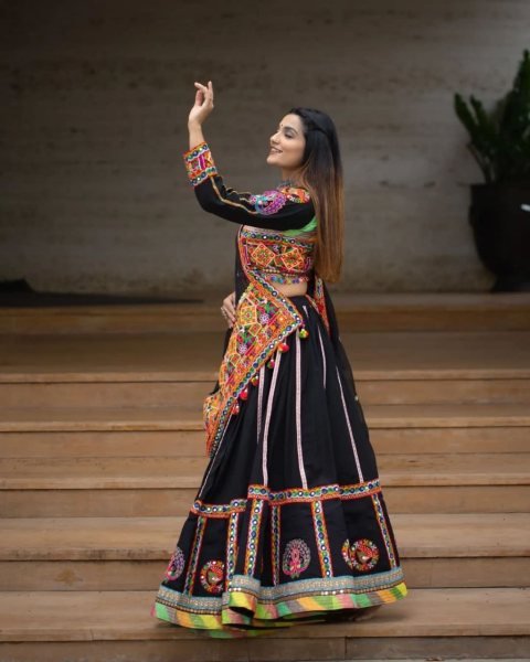 HEAVY BUTTER SILK NAVRATRI LEHENGA CHOLI Navratri Lehnega Choli