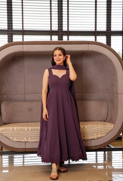 Heavy Faux Georgette Anarkali Gown Pant And Dupatta With Fancy Latkan  3 Piece Kurti Set