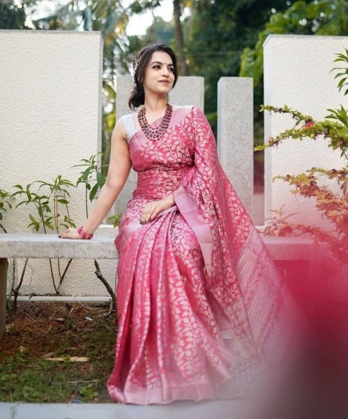 Indian Wedding Banarasi Lichi Silk Saree Banarasi Saree Wholesale
