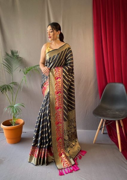 Latest Silk With Gold Zari Zigzag Weave For Women Silk Sarees Wholesale