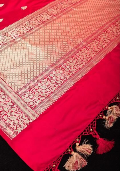 Latest Soft Lichi Silk Saree With Contrast Blouse  Silk Sarees Wholesale