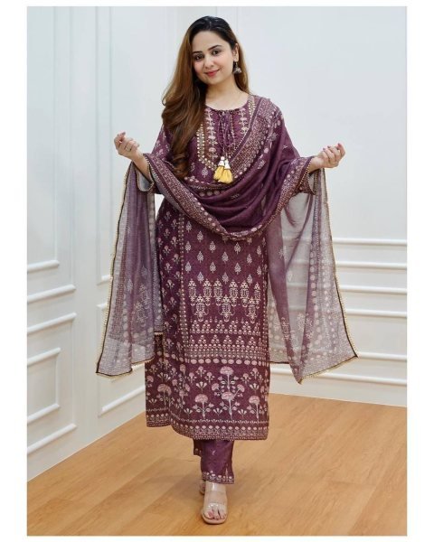 Launching New Muslin Silk Kurti Set With Mirror Work 3 Piece Kurti Set