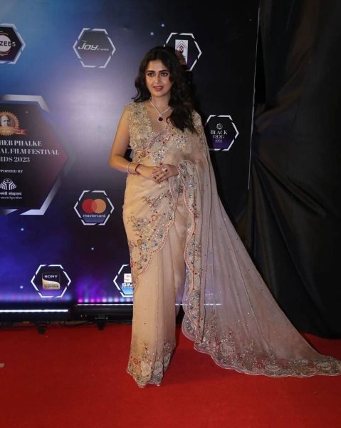 Launching new superhit trending embroidered saree Bollywood Fancy Sarees Wholesale