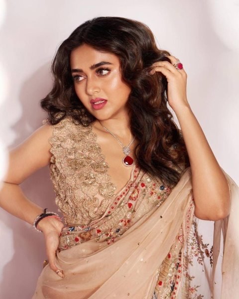 Launching new superhit trending embroidered saree Bollywood Fancy Sarees Wholesale