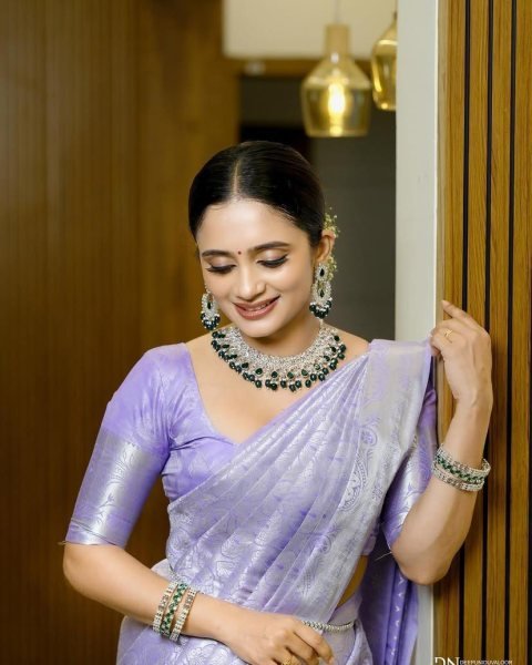 Lavender Banarasi Soft Silk Saree with Matching Blouse for Wedding Wear Banarasi Saree Wholesale