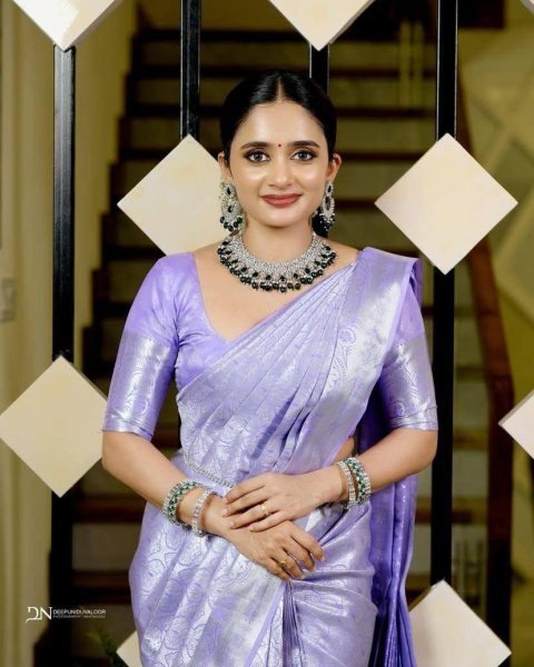 Lavender Banarasi Soft Silk Saree with Matching Blouse for Wedding Wear Banarasi Saree Wholesale