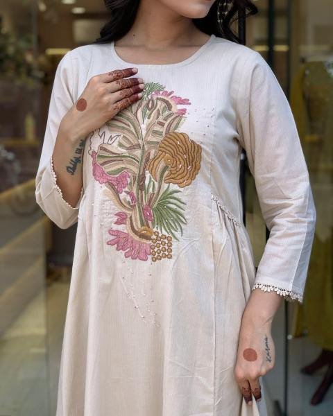 Lavish Cream Rayon Slub Kurta Set with Embroidered Chanderi Dupatta 3 Piece Kurti Set