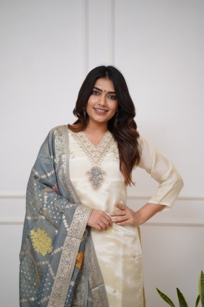 Lavish Off-White Embroidered Kurti Set For Women At Wholesale Rates 3 Piece Kurti Set