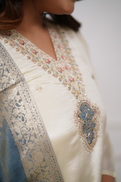 Lavish Off-White Embroidered Kurti Set For Women At Wholesale Rates 3 Piece Kurti Set