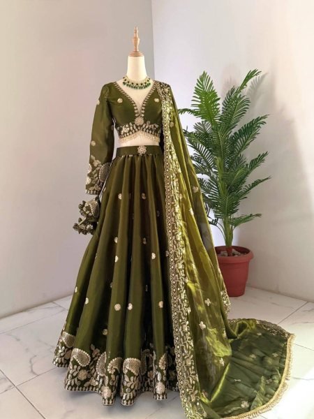 Mehendi Ready Jimmy Choo Bridal Lehenga Heavy Embroidery for Weddings 