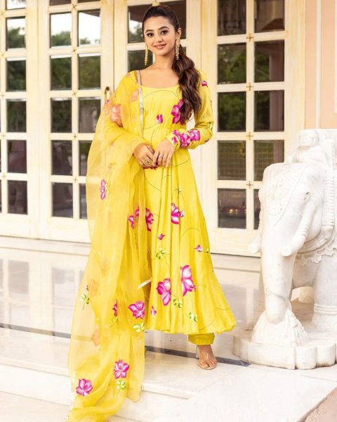 Most Attractive Flower Georgette Gown With organza Dupptta Kurti With Dupatta Wholesale