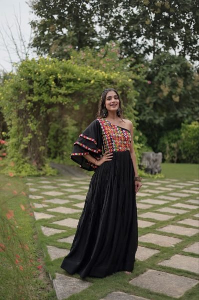 NEW ATTRACTIVE GAMTHI WORK NAVRATRI SPECIAL GOWN  Navratri Lehnega Choli