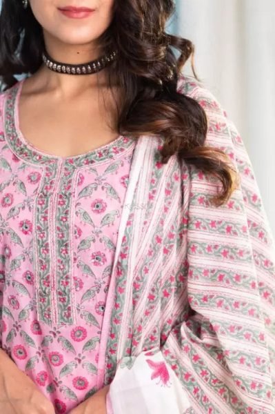 Pink Folral Printed Cotton Blend Kurta Pant Dupatta Set 3 Piece Kurti Set