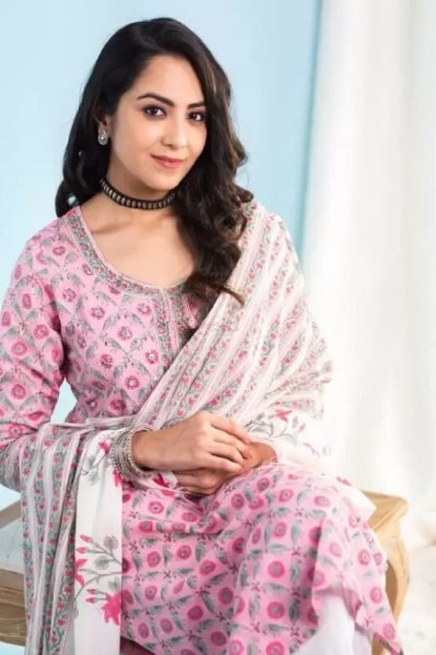 Pink Folral Printed Cotton Blend Kurta Pant Dupatta Set 3 Piece Kurti Set