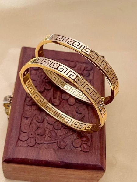Premium Anti Tarnish Bracelet Combo 2 Piece Daily Wear Set at Wholesale Rate Fashion Accessories Wholesale