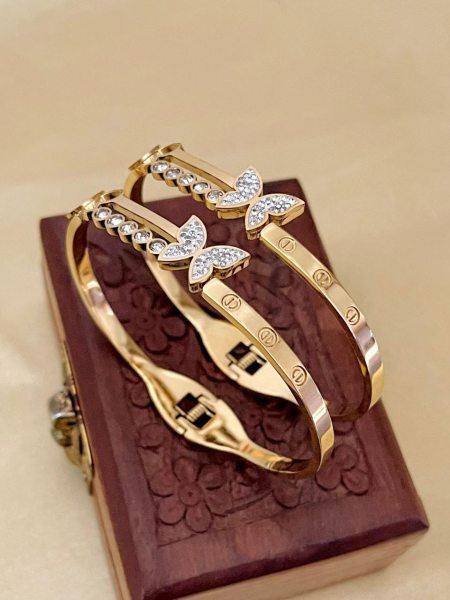 Premium Anti Tarnish Bracelet Combo 2 Piece Daily Wear Set at Wholesale Rate Fashion Accessories Wholesale