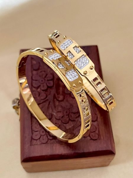Premium Anti Tarnish Bracelet Combo 2 Piece Daily Wear Set at Wholesale Rate Fashion Accessories Wholesale