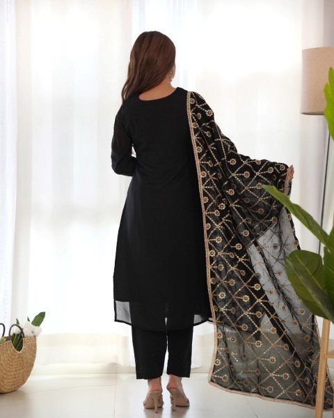 Pure Blooming Vichitra Silk Kurta Set with Embroidery and Lace Dupatta 3 Piece Kurti Set