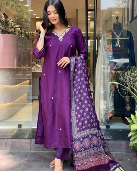 Purple color in Beautiful Suit set and  hand embroidery  Zari weaving 3 Piece Kurti Set