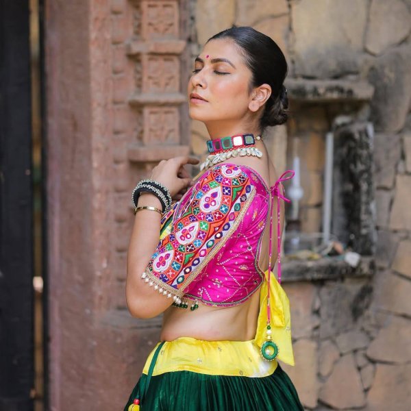 Radiant Bloom Muslin Lehenga with Floral Print and Real Mirror Work Perfect for Dazzling Garba Season Navratri Lehnega Choli