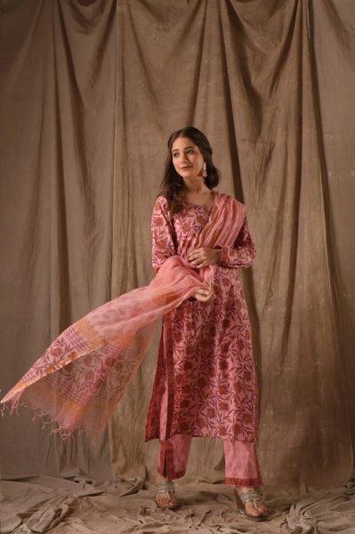 Rose Pink Cotton Floral Print  Kurti Supplier Pent Set With Dupatta 3 Piece Kurti Set